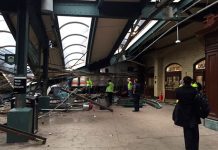 Al menos un muerto y 100 heridos tras choque de tren en EEUU