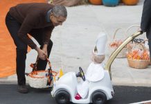 Bebé Papa Victorias de Halloween en la Casa Blanca