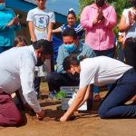 Fundación Educo en jornada de siembra de árboles en Colegio Tomás Borge, Mateare nicaragua, mined, siembra de arboles, mined, centros educativos