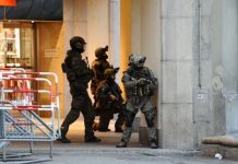 Al menos 9 muertos en tiroteo en Múnich, hasta tres atacantes en fuga