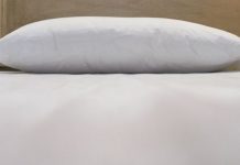 Niño es acusado de asfixiar a bebé con una almohada