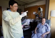 Deja el hospital hombre que recibió trasplante de pene