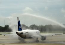 Llega a Cuba primer vuelo regular de EEUU desde 1961