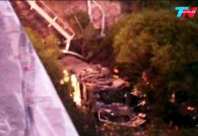 Asciende cifra de muertos al desbarrancarse bus en Argentina