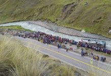 Al menos 23 muertos al caer bus a río en el Cusco, Perú