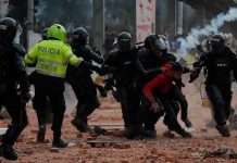 Medio centenar de heridos durante represión en Colombia colombia, represion, gobierno, manifestaciones, heridos,