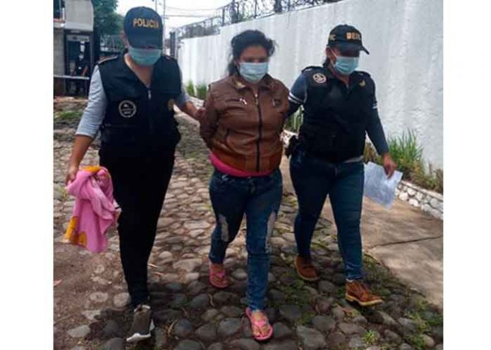 guatemala, captura, madre, golpes, hija, policia, videos,