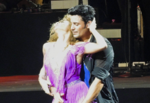 En fotos: Chayanne se pone mano larga en pleno concierto