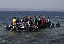 Diez refugiados mueren tras hundirse un barco cerca de las costas de Grecia