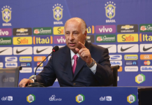 Líder del fútbol brasileño solicita nueva licencia