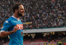 Napoli vence a Sampdoria; Juve no le pierde pisada