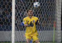 Presión sobre Iker Casillas en el Porto
