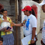 Promotoría entrega paquetes alimenticios a familias del distrito III