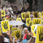 Militares egipcios abren fuego contra los partidarios de los Hermanos Musulmanes