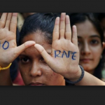 Un policía indio pide a una niña que se desnude para demostrar que fue violada