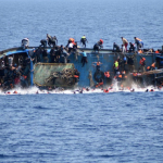 Recuperan otros 30 cadáveres del naufragio en Italia