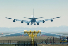 Pasajero aterriza aviòn