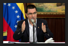 Canciller venezolano llevó imagen de santo a presidenta de Argentina