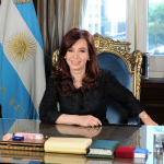 Argentinos mantienen vigilia solidaria con su presidenta Cristina Fernández