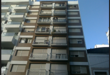 Rusia: Hombre sobrevive tras caer de un octavo piso