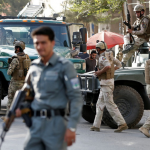 Asesinan a un gobernador provincial en un atentado en una mezquita afgana