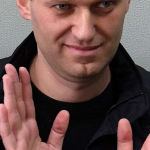 Un tribunal ruso ordena la libertad condicional para el opositor Alexéi Navalny