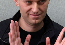 Un tribunal ruso ordena la libertad condicional para el opositor Alexéi Navalny