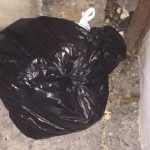 Hallan cuerpo de bebé en la bolsa de una adolescente