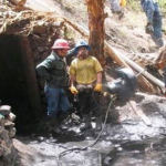 20 mineros están sepultados en una mina artesanal de oro