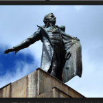 Video: ADVERTENCIA: No Mire Dentro De Los Ojos De La Estatua! y algunos les pareció irresistible giacometti