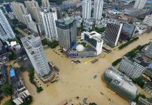Potente tifón causa muerte y destrucción en China y Taiwán