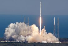 SpaceX envía cápsula a la ISS y consigue posar cohete en el mar