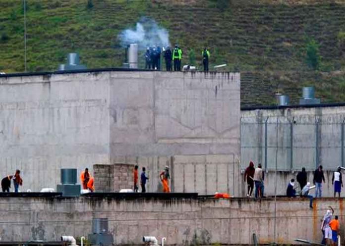 ecuador, guayaquil, motin, carcel, autotidades, detonaciones, armas,