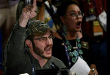 Fuerzas antiTrump provocan el caos en convención republicana