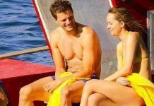 Jamie Dornan y Dakota Johnson vistos disfrutando de la playa