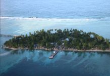 Hombre gana una isla tropical en una rifa