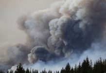 Incendios retrasan regreso de habitantes a Fort McMurray
