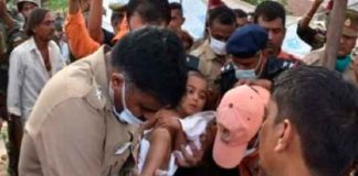 India, niño, pozo, rescate,