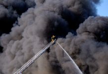 EEUU: Incendio cubre Los Ángeles de humo