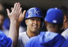 Cuthbert consigue su 6to juego multihits en la victoria de Kansas