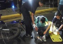 Motociclista ebrio se estrella contra carretón
