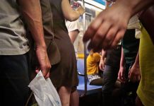 Pasajeras del metro de NY luchan contra delitos sexuales