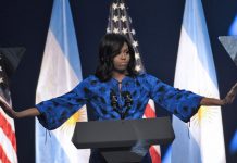 Michelle Obama insta a jovencitas argentinas a ser lideresas