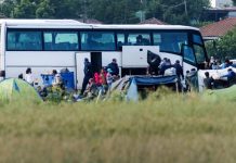 Migrantes son evacuados de campo griego de Idomeni