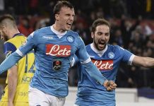 Napoli derrota a Chievo y alcanza a la Juve