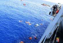 Al menos 30 muertos tras naufragio en costa de Libia