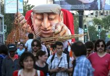 Chilenos rinden homenaje a Pablo Neruda