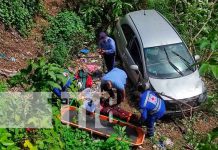 Conductor se precipita a un cauce en la pista Suburbana, Managua nicaragua, managua, pista suburbana, precipitacion, carro, cauce,