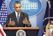 El viento le levanta el vestido a las Obamas