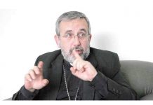 Critican a obispo que se opone al aborto y matrimonio gay en Perú